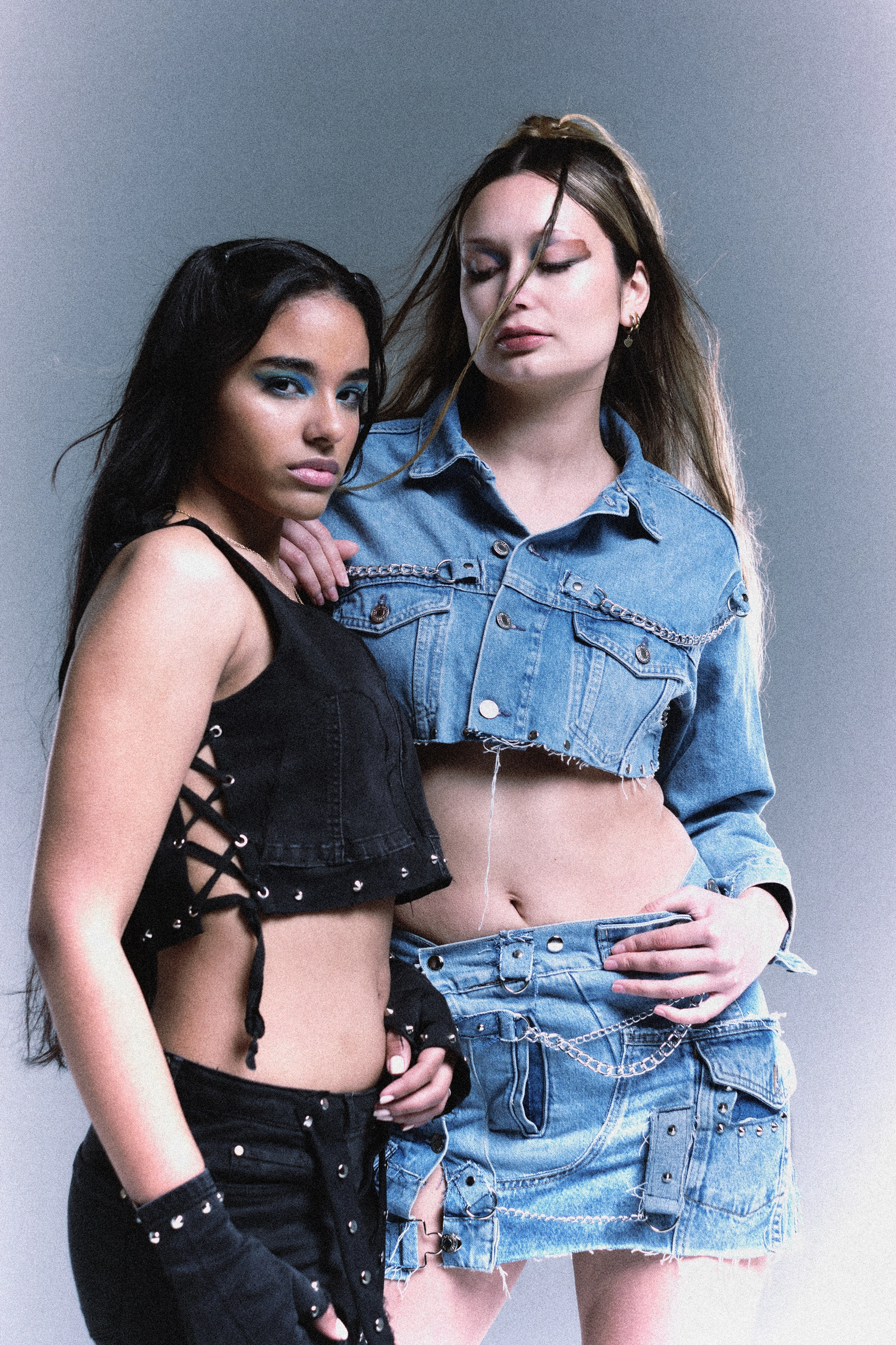 Dos modelos con piezas Paulatina deconstruidas